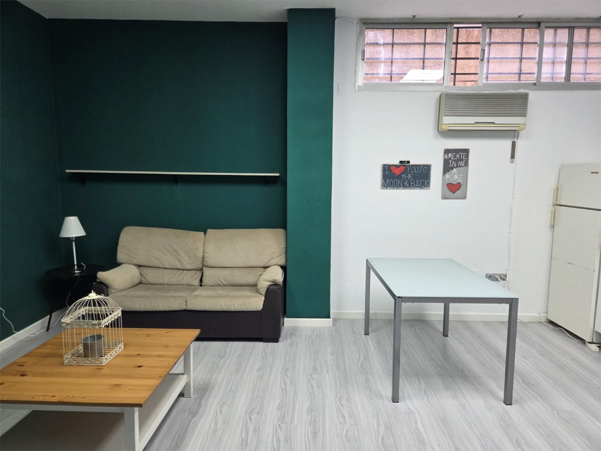 Living room of Study to rent in Jerez de la Frontera  with Air Conditioner, Heating and Microwave