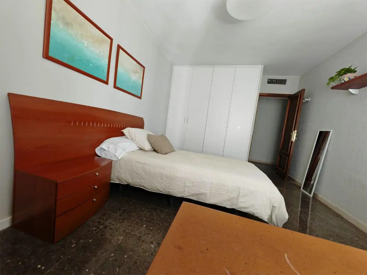 Room in Calle de Fray Luis Amigó, 4, Ruiseñores Room in Calle de Fray Luis Amigó, 4, Ruiseñores