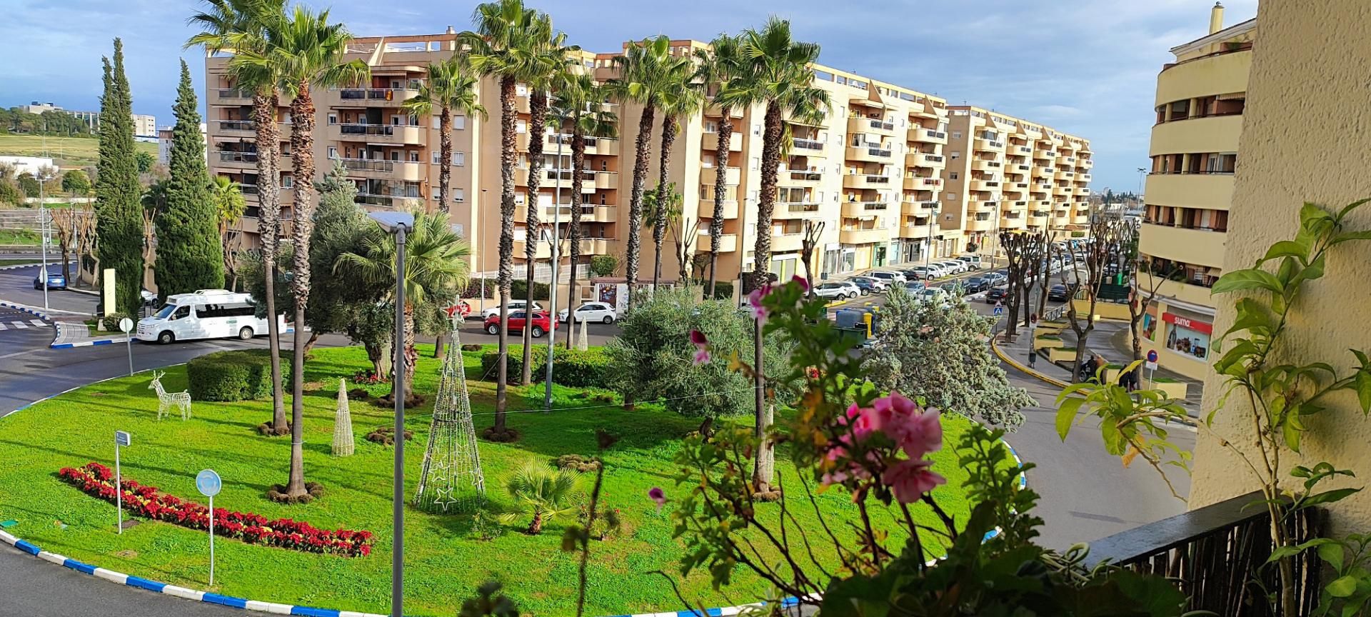 Vista exterior de Pis per a compartir en San Juan de Aznalfarache amb Aire condicionat, Calefacció i Terrassa