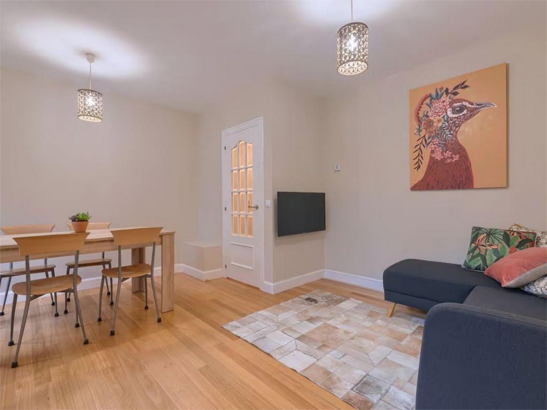 Menjador de Pis de lloguer en Bilbao  amb Aire condicionat, Calefacció i Moblat