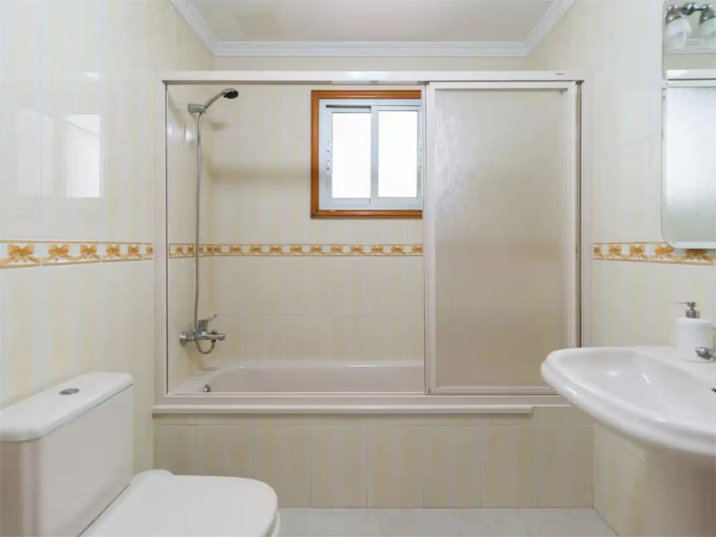 Piso de alquiler en Calle de los Gofiones, 82, Santa Catalina - Canteras Baño de Piso de alquiler en Las Palmas de Gran Canaria con Aire acondicionado, Calefacción y Amueblado