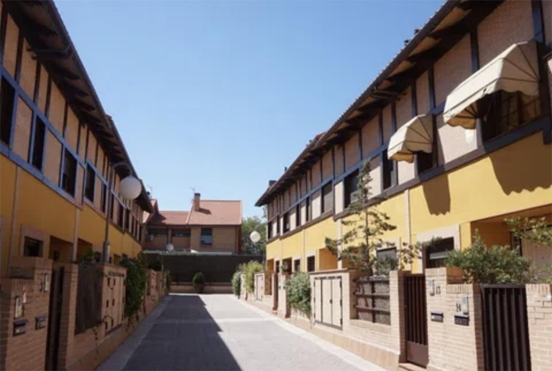 Vista exterior de Casa o xalet en venda en Boadilla del Monte amb Aire condicionat, Calefacció i Jardí privat