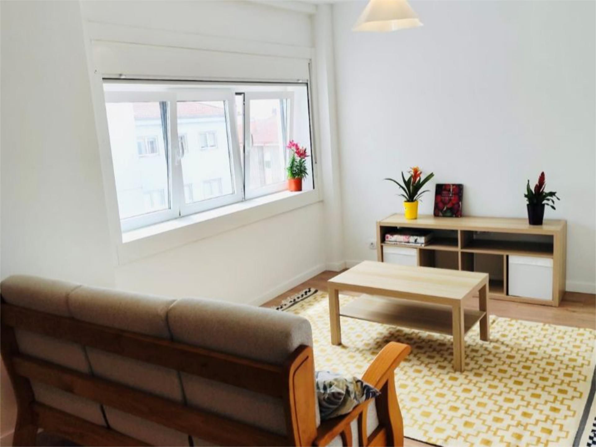 Sala de estar de Piso de alquiler en Santiago de Compostela  con Parquet y Amueblado