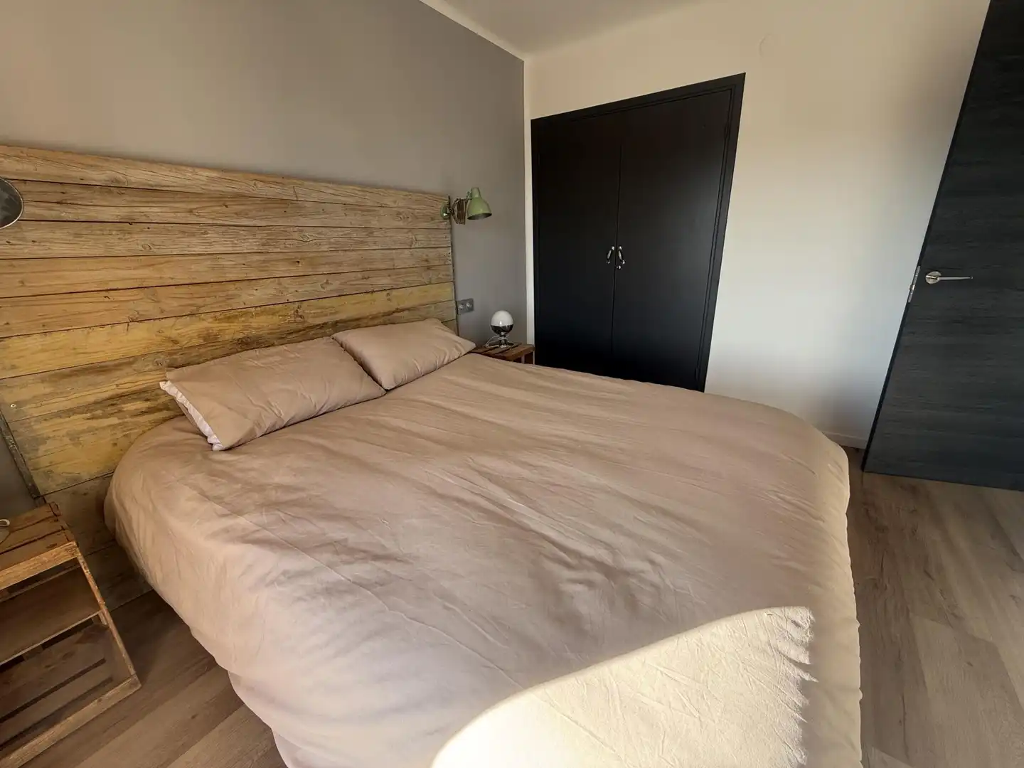 Pis en venda a Carrer Badalona, 14, Cabanyes - Mas Ambrós - Mas Pallí Dormitori de Pis en venda en Calonge i Sant Antoni amb Jardí privat, Parquet i Terrassa