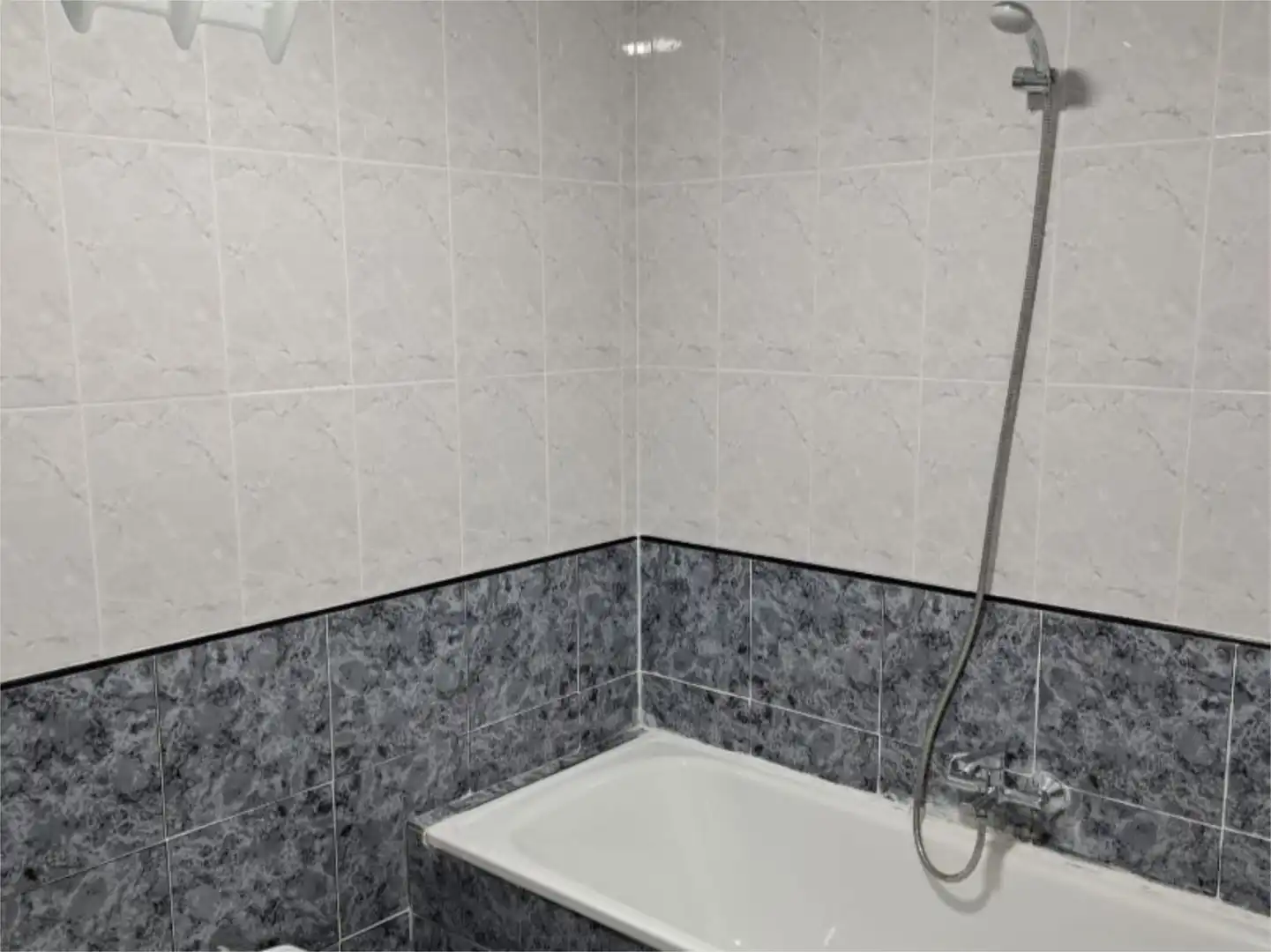 Room in Carrer de Colon, 86, Albal Bathroom of Flat for share in Albal with Furnished