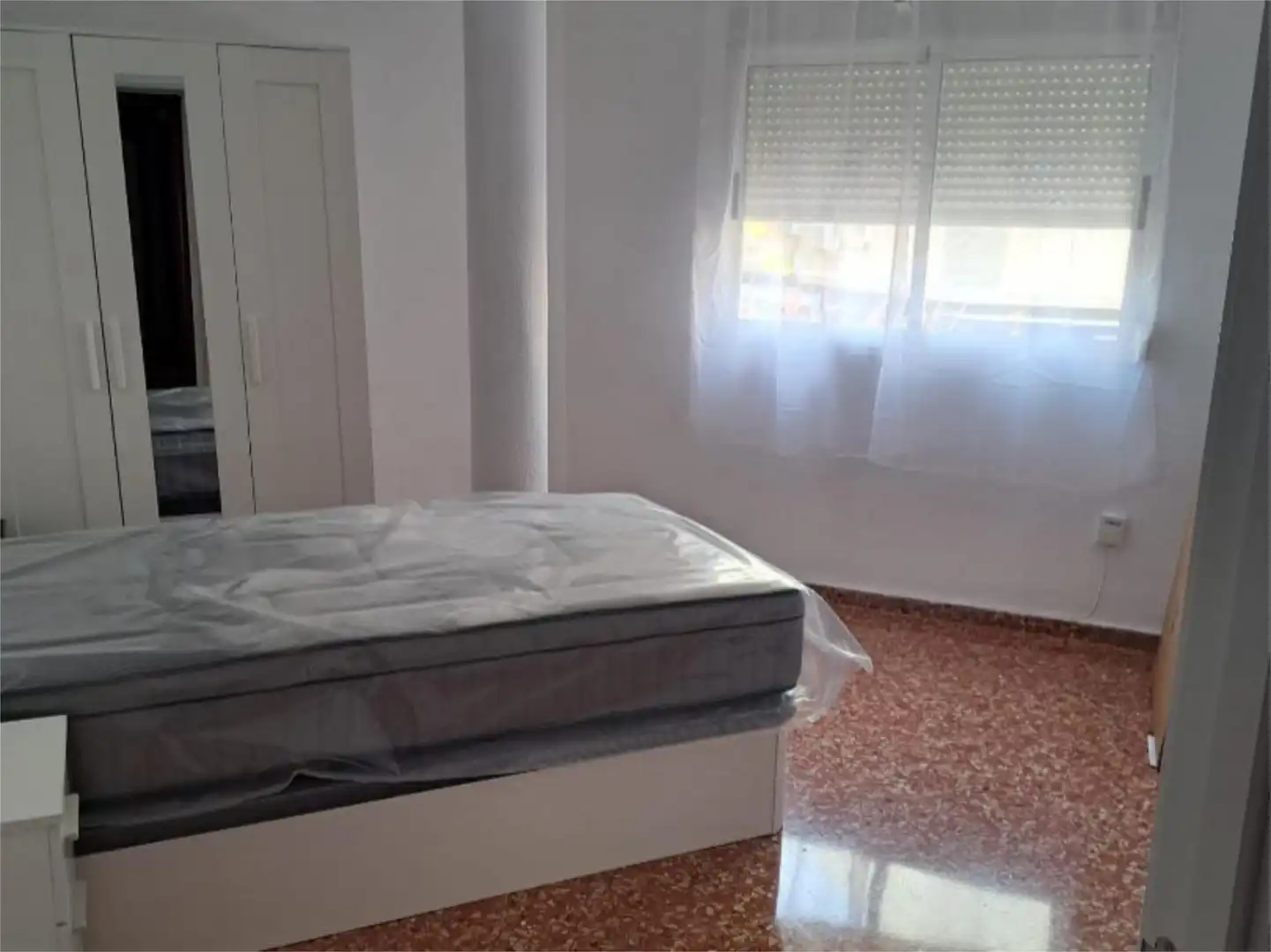 Room in Carrer de Colon, 86, Albal Bedroom of Flat for share in Albal with Furnished