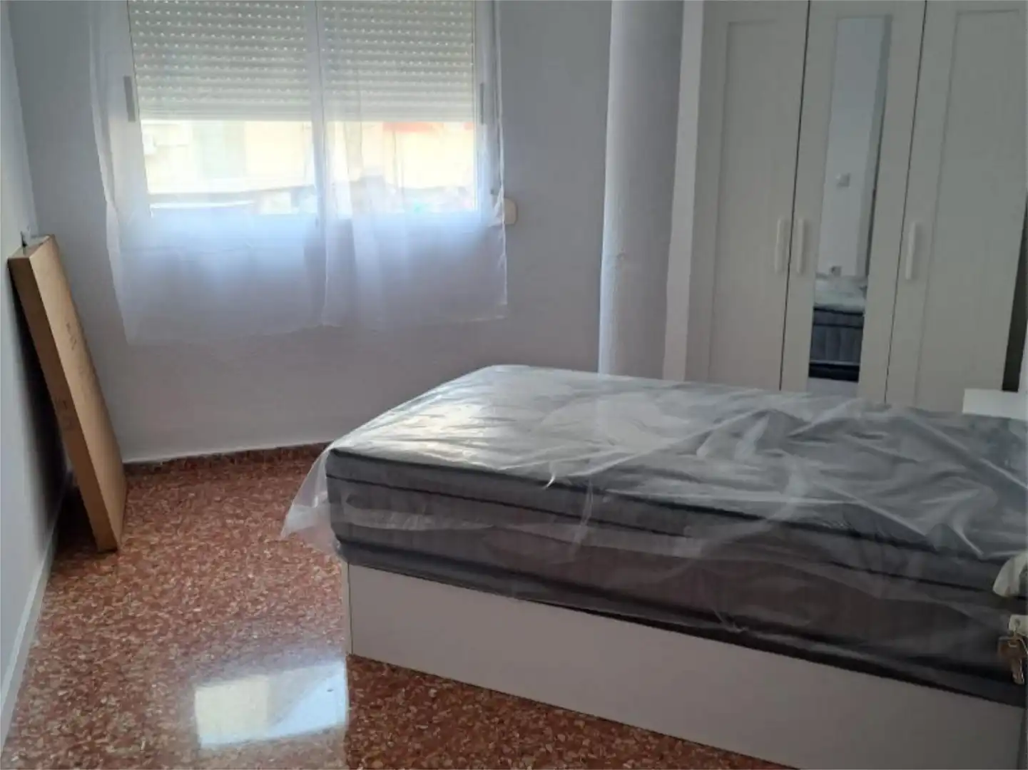 Room in Carrer de Colon, 86, Albal Bedroom of Flat for share in Albal with Furnished