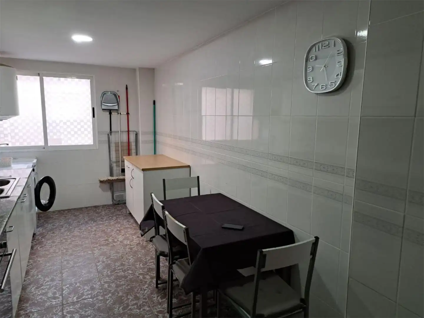 Room in Carrer de Colon, 86, Albal Kitchen of Flat for share in Albal with Furnished