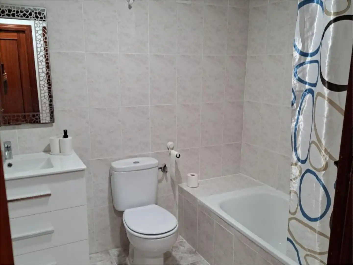 Room in Carrer de Colon, 86, Albal Bathroom of Flat for share in Albal with Furnished