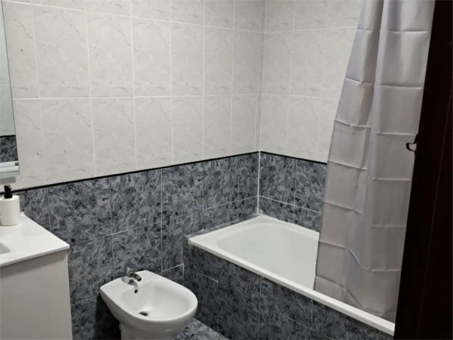 Room in Carrer de Colon, 86, Albal Bathroom of Flat for share in Albal with Furnished