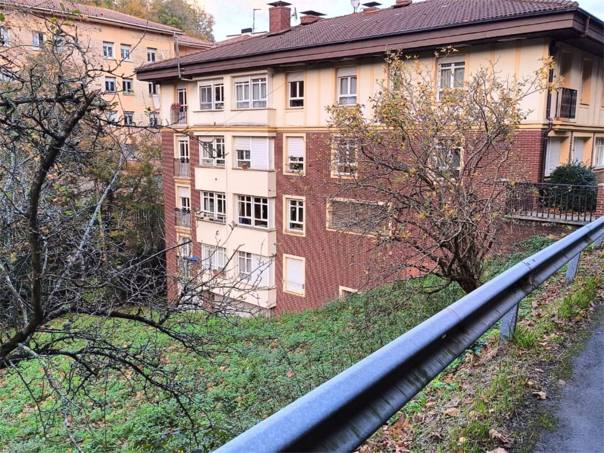 Außenansicht von Wohnung zum verkauf in Aramaio mit Heizung, Parkett und Abstellraum