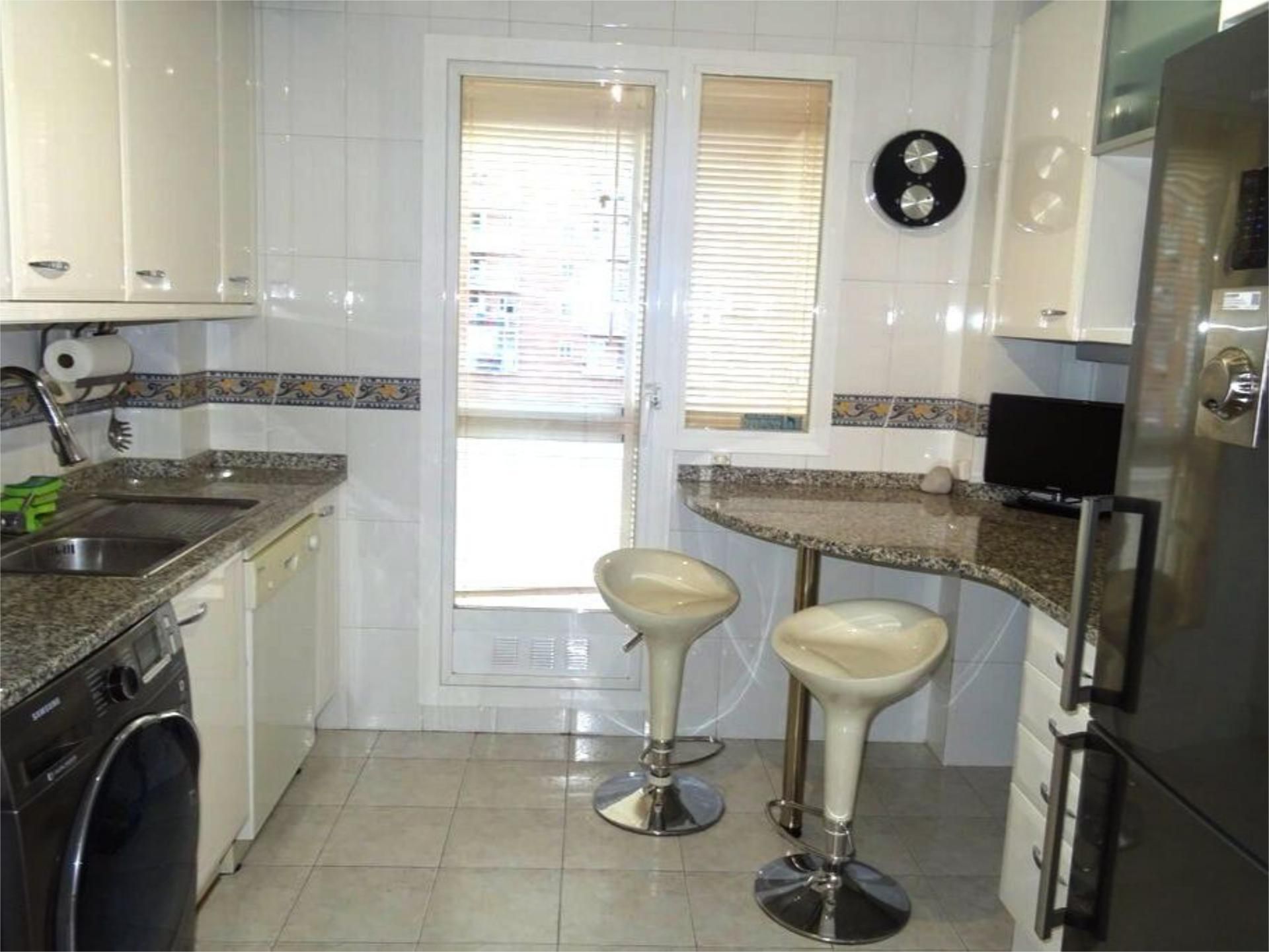 Pis de lloguer a Calle de la Sierra de Vicor, 39, La Almozara Cuina de Pis de lloguer en Zaragoza Capital amb Aire condicionat, Calefacció i Parquet