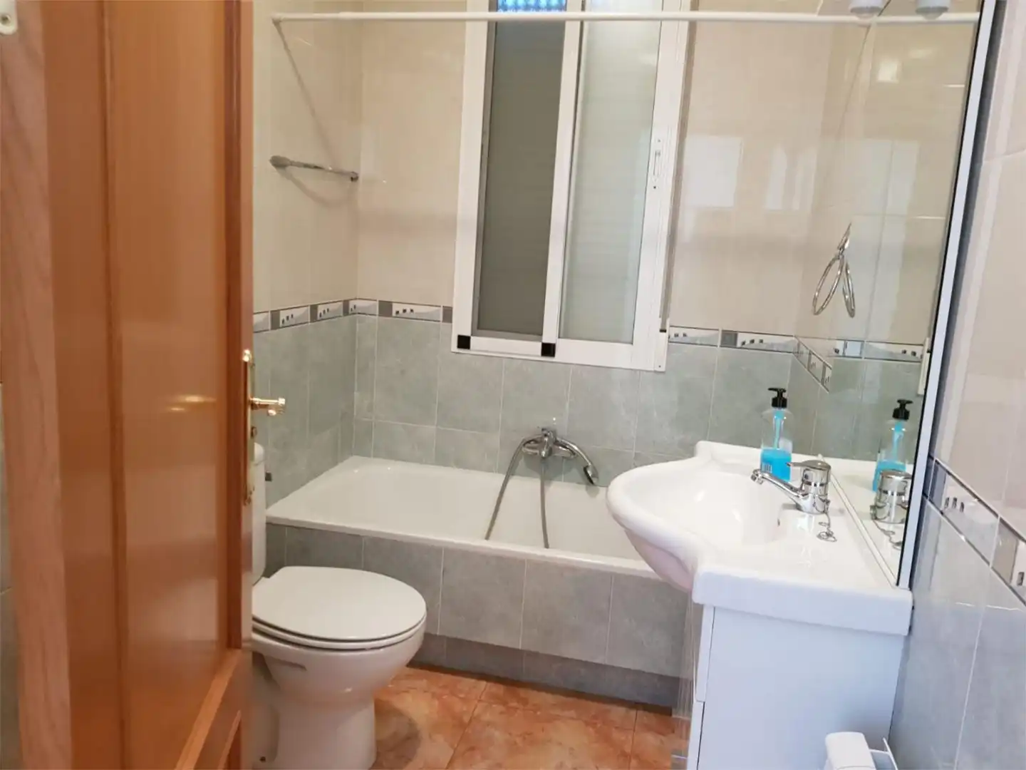 Houses for sale in Carretera la Roda, 13, Casas de Haro Bathroom of Houses for sale in Casas de Haro with Heating, Terrace and Furnished
