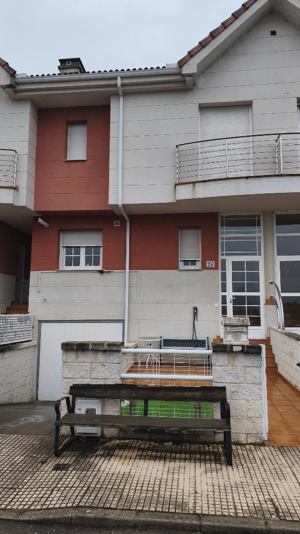 Vista exterior de Casa o xalet en venda en Cuadros amb Aire condicionat