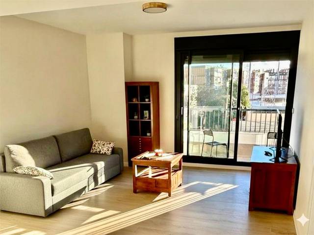 Piso en Alquiler en Calle Menorca, 19 en Los Guindos - Parque Mediterráneo - Santa Paula