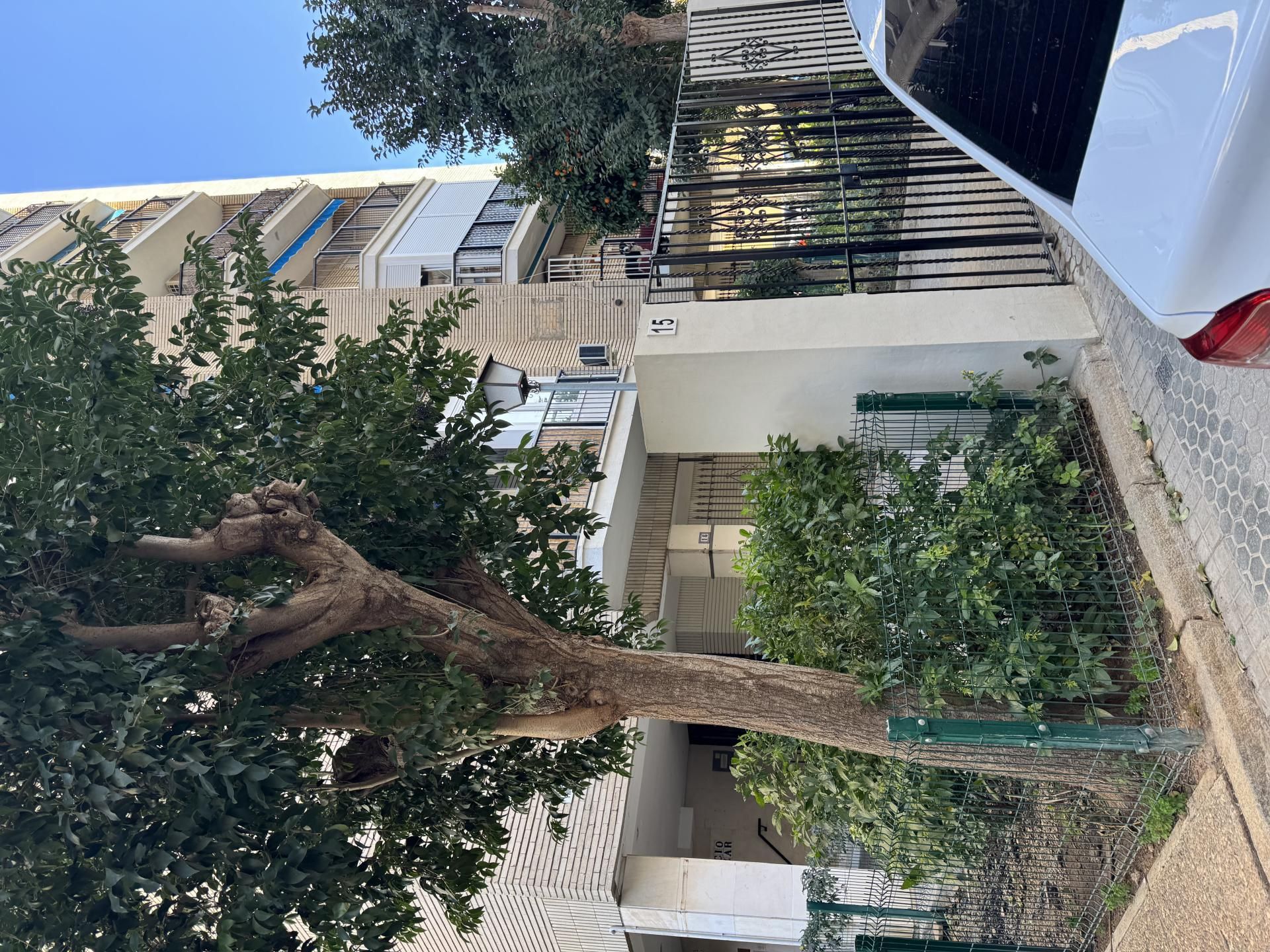 Vista exterior de Piso de alquiler en  Sevilla Capital con Aire acondicionado, Jardín privado y Parquet