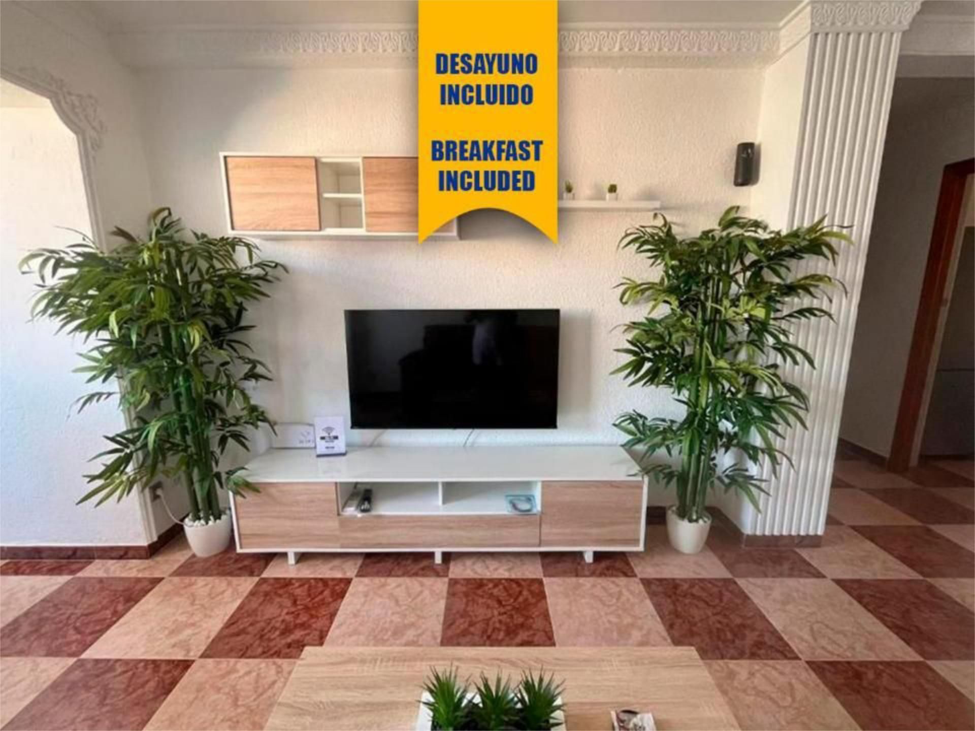 Sala d'estar de Pis en venda en Algeciras amb Aire condicionat, Calefacció i Moblat