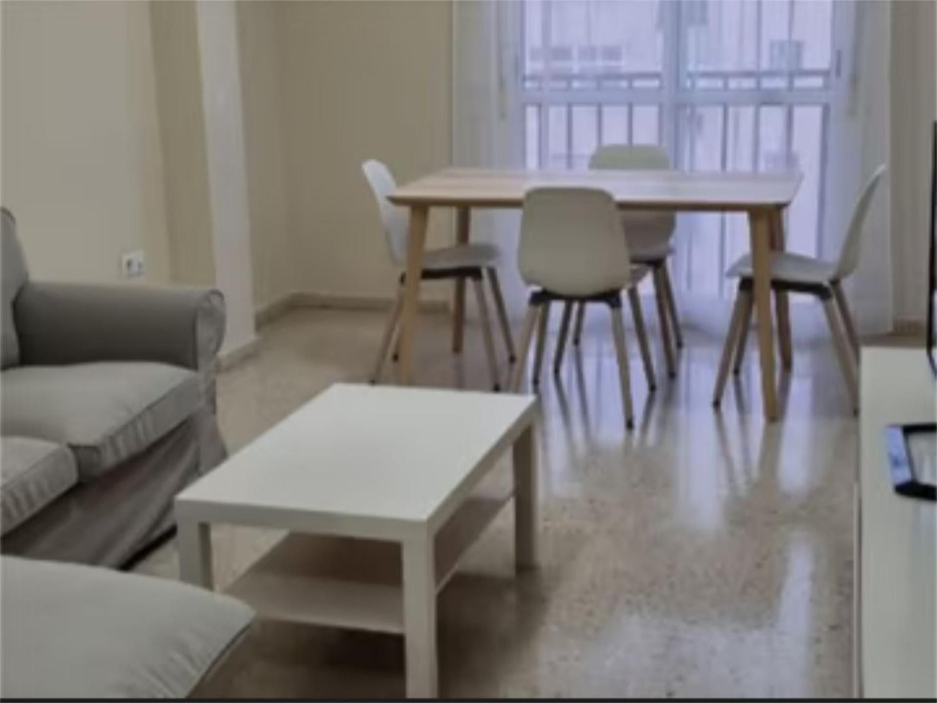 Piso en venta en Urbanización Vistahermosa-américa, 9, San Bernabé Sala de estar de Piso en venta en Algeciras con Aire acondicionado, Terraza y Piscina