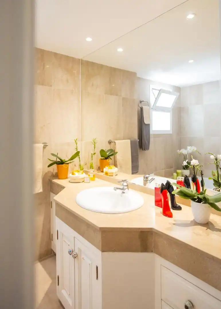 Apartments for rent in Conjunto Azalea Beach, 43, Puerto Banús Bathroom of Apartments for rent in Marbella with Air Conditioner, Private garden and Terrace