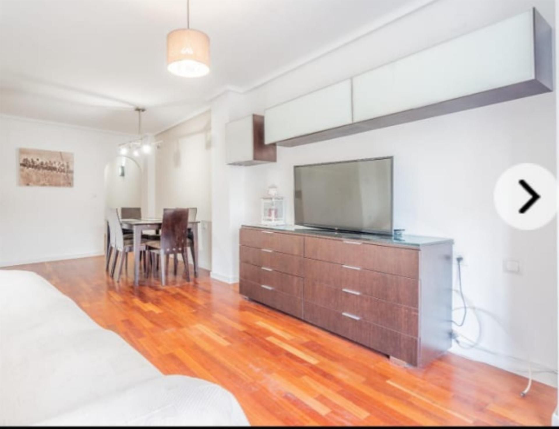 Sala d'estar de Pis per a compartir en Torrent amb Parquet, Moblat i Forn