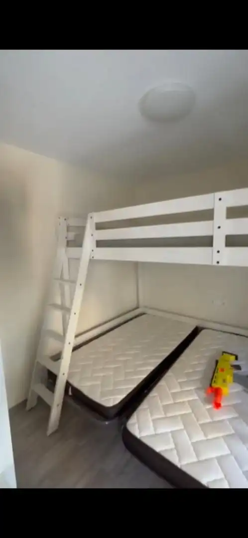 Schlafzimmer von Wohnung zum Verkauf in Villanueva del Río y Minas mit Klimaanlage und Schwimmbad