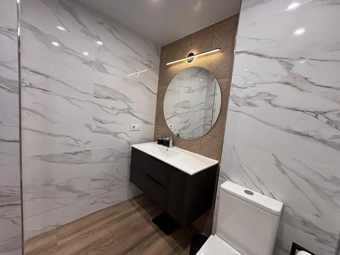 Flat for sale in Calle Gran Canaria, 59, El Retiro - La Vid Bathroom of Flat for sale in Jerez de la Frontera with Air Conditioner and Balcony