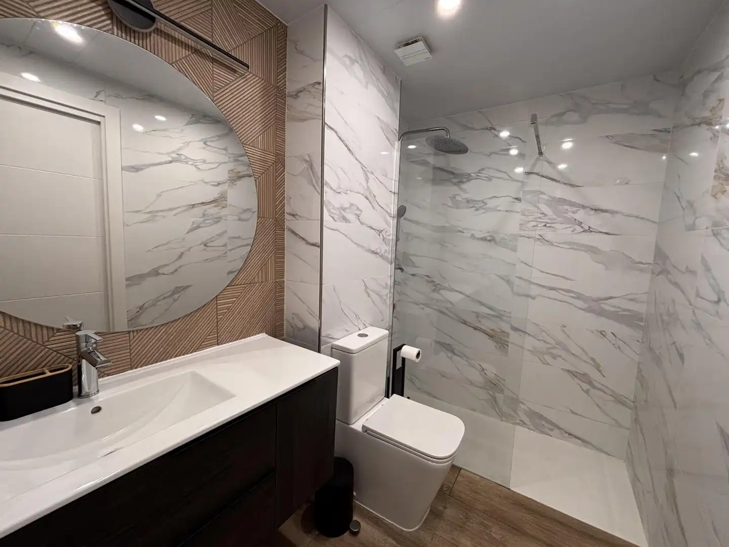 Flat for sale in Calle Gran Canaria, 59, El Retiro - La Vid Bathroom of Flat for sale in Jerez de la Frontera with Air Conditioner and Balcony