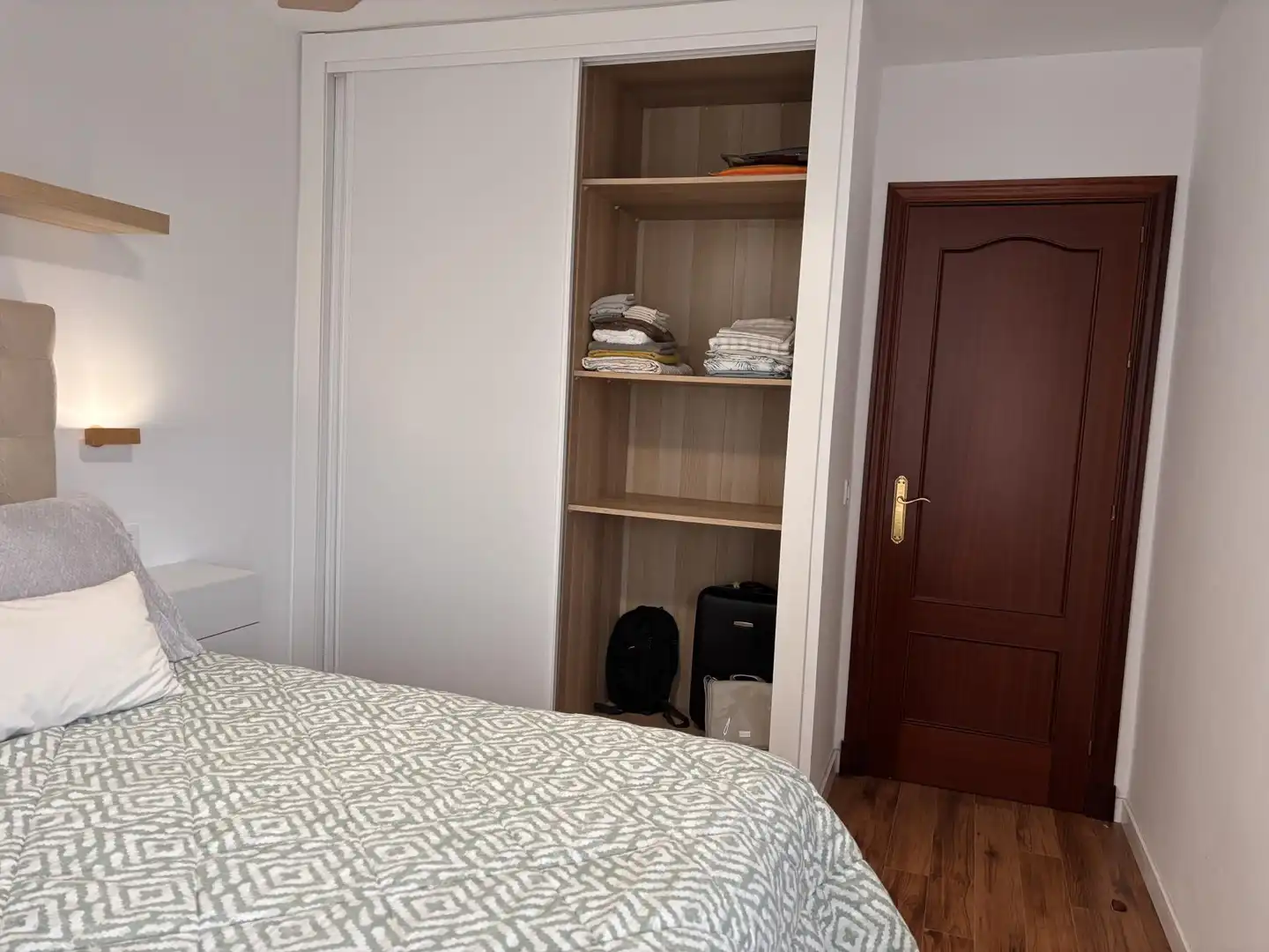 Flat for sale in Calle Gran Canaria, 59, El Retiro - La Vid Bedroom of Flat for sale in Jerez de la Frontera with Air Conditioner and Balcony