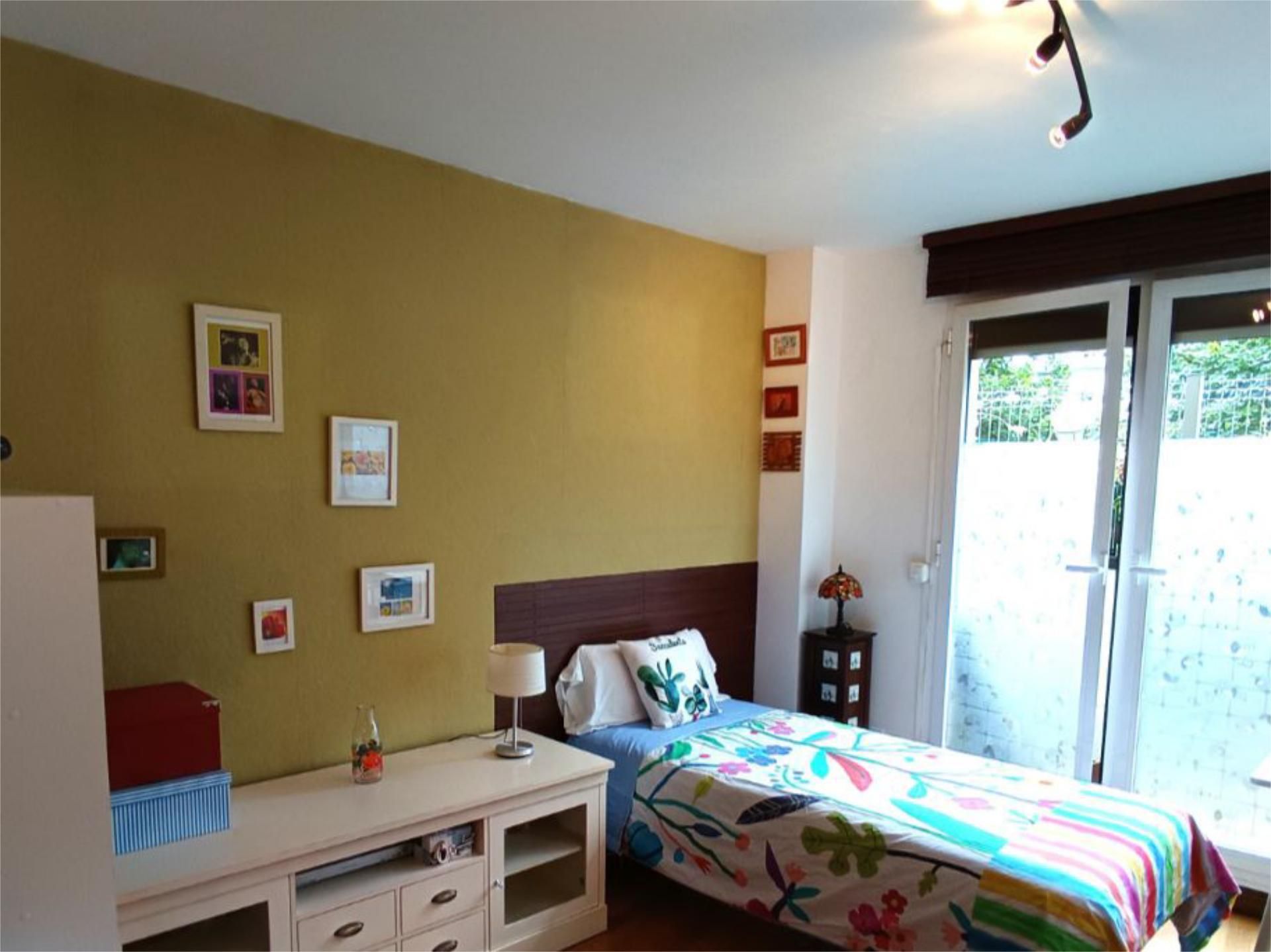 Dormitori de Pis per a compartir en Irun  amb Calefacció, Terrassa i Moblat