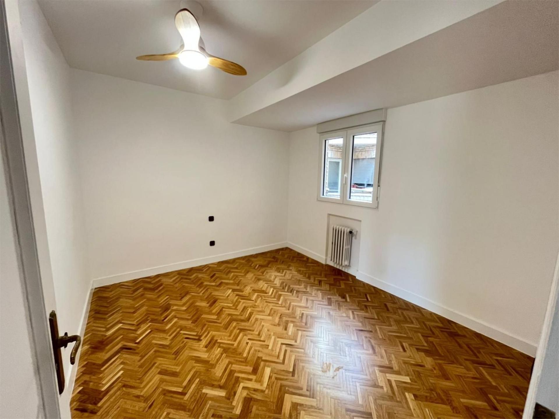 Dormitori de Pis de lloguer en  Madrid Capital amb Calefacció, Parquet i Terrassa