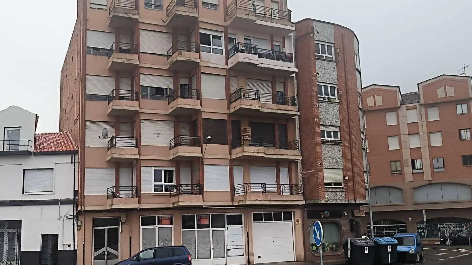 Vista exterior de Piso en venta en La Bañeza 