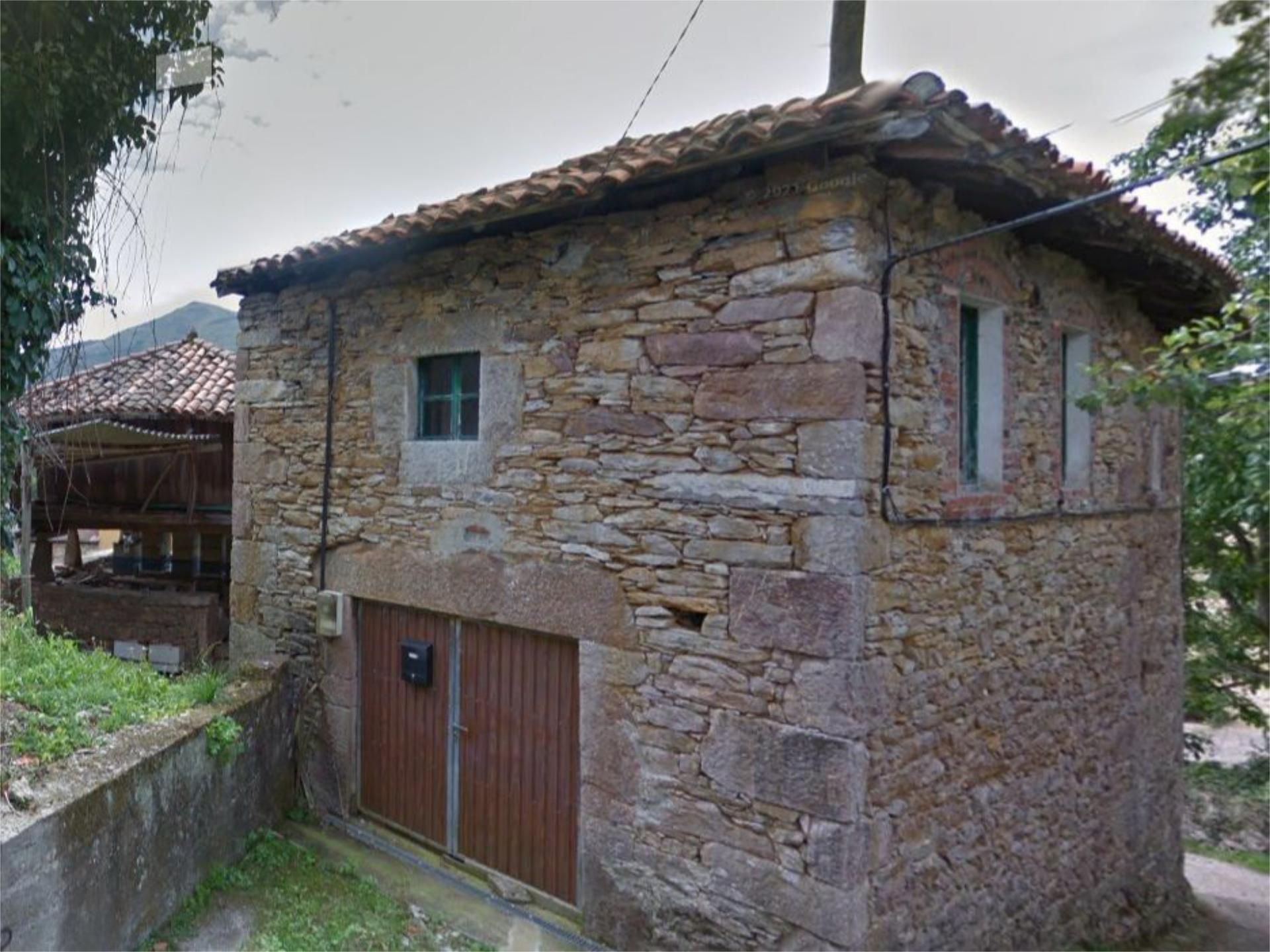 Vista exterior de Casa adosada en venda en Salas