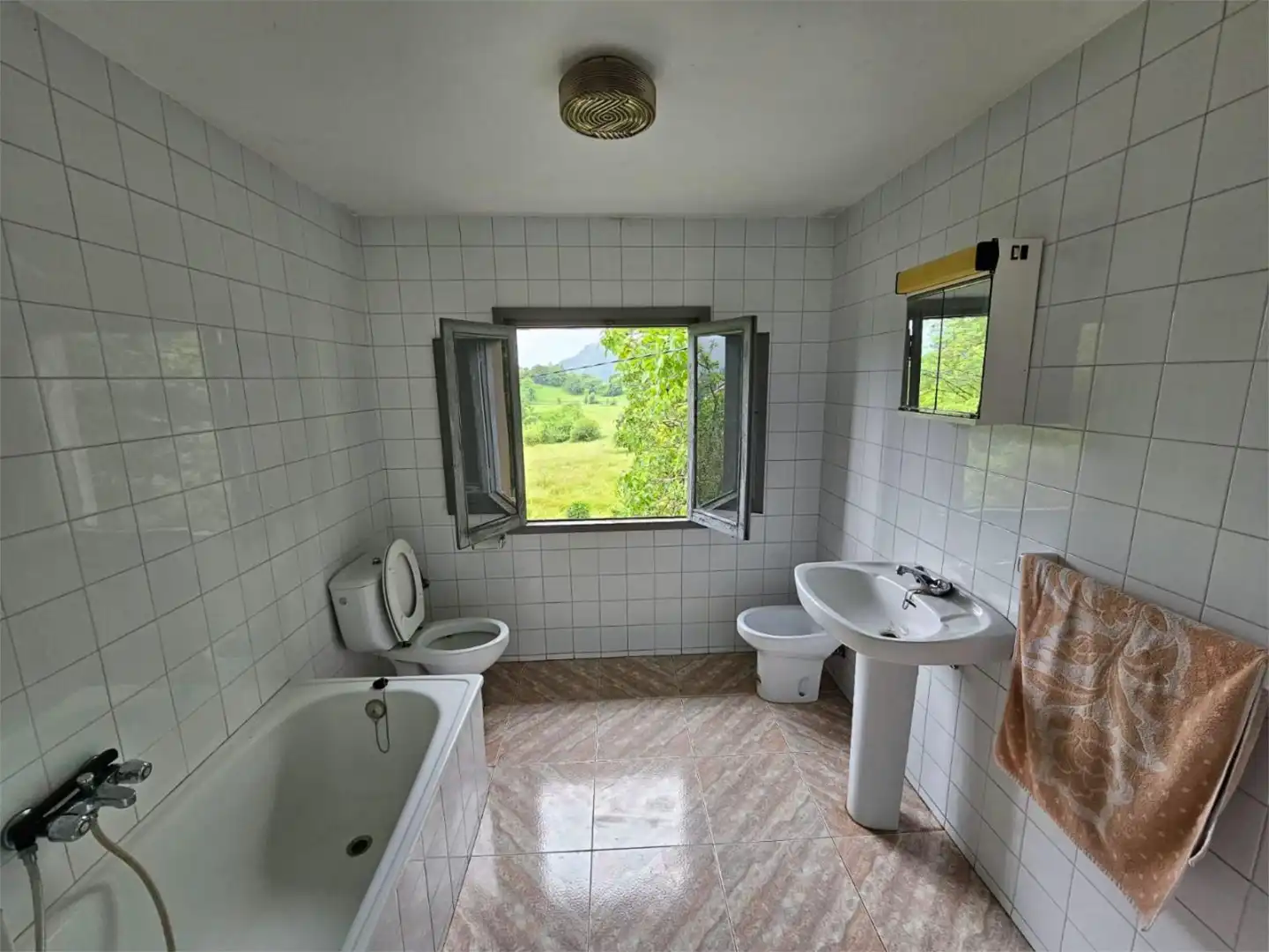 Casa adosada en venta en Plaza del Ayuntamiento, 20, Salas Baño de Casa adosada en venta en Salas