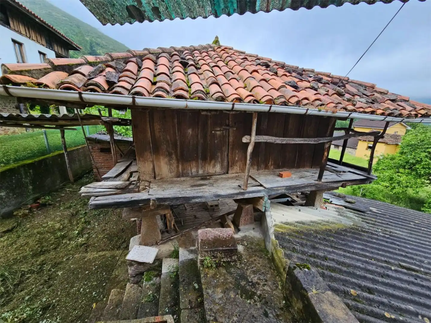 Casa adosada en venta en Plaza del Ayuntamiento, 20, Salas Vista exterior de Casa adosada en venta en Salas