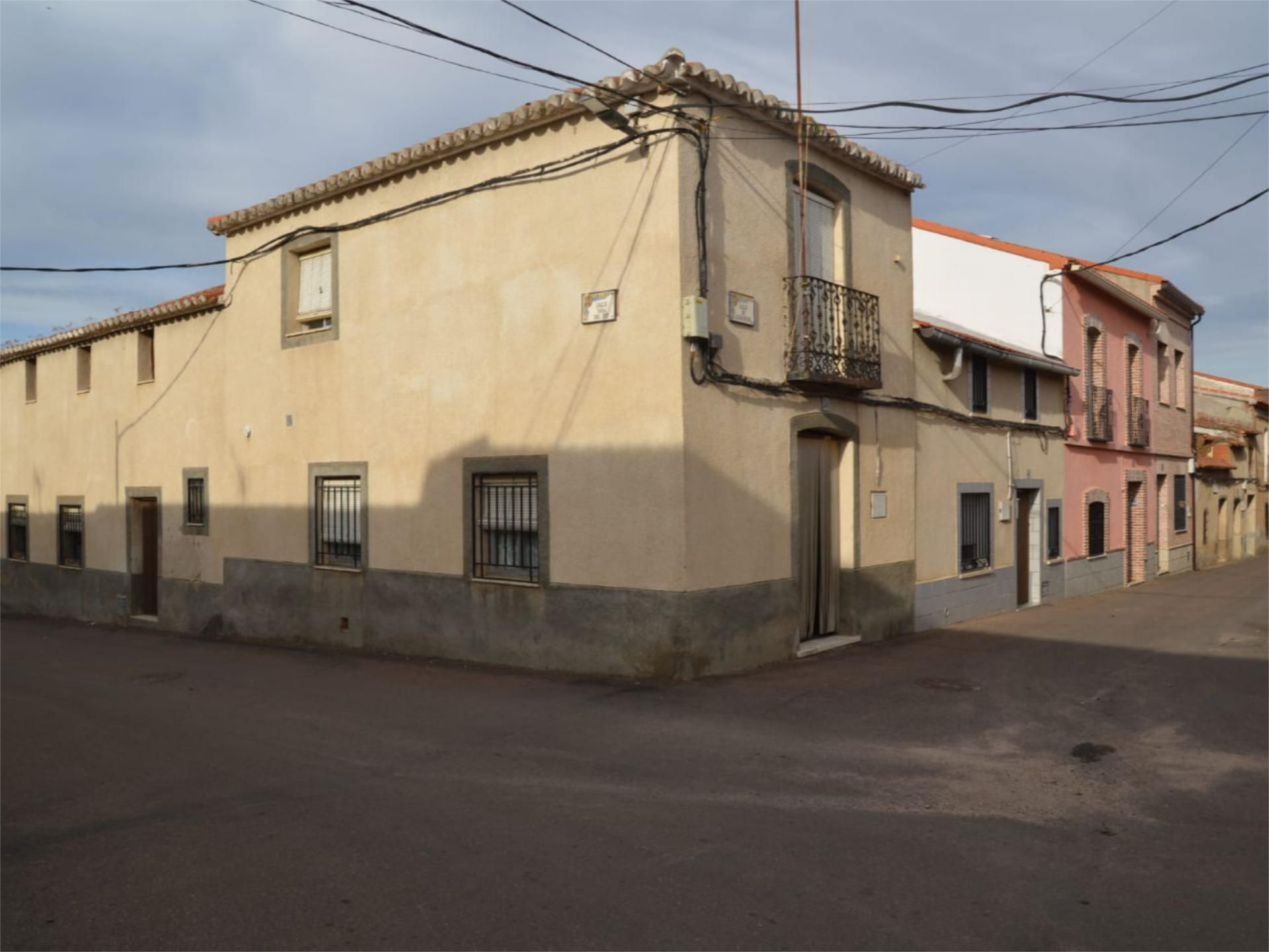 Casa adosada en venda a Calle Aldeanueva, 56, Belvís de la Jara Vista exterior de Casa adosada en venda en Belvís de la Jara amb Balcó