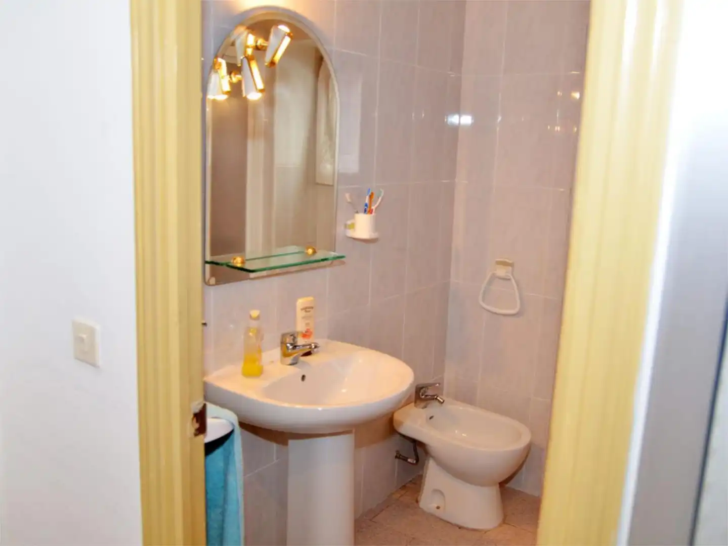 Casa adosada en venta en Calle Aldeanueva, 56, Belvís de la Jara Baño de Casa adosada en venta en Belvís de la Jara con Balcón