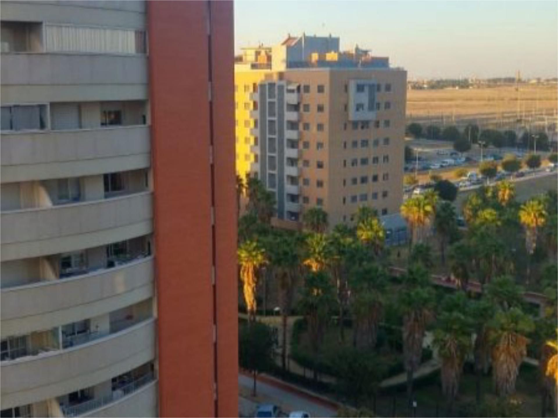 Vista exterior de Pis de lloguer en  Sevilla Capital amb Aire condicionat, Calefacció i Terrassa