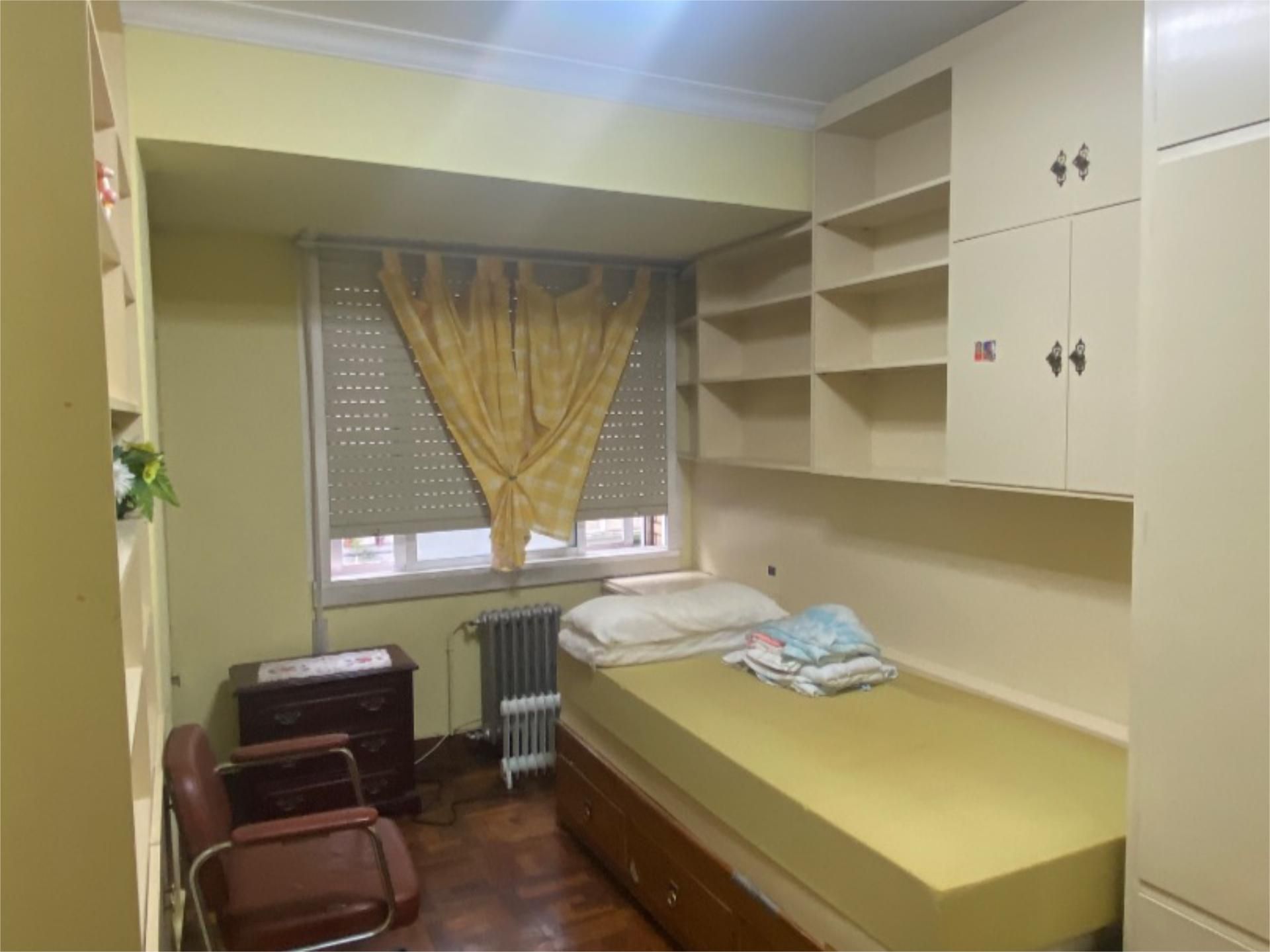 Bedroom of Flat for share in Lugo Capital  with Heating, Parquet flooring and Furnished