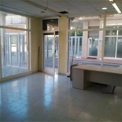 Local comercial en Alquiler en Mas Baell - Can Carbó