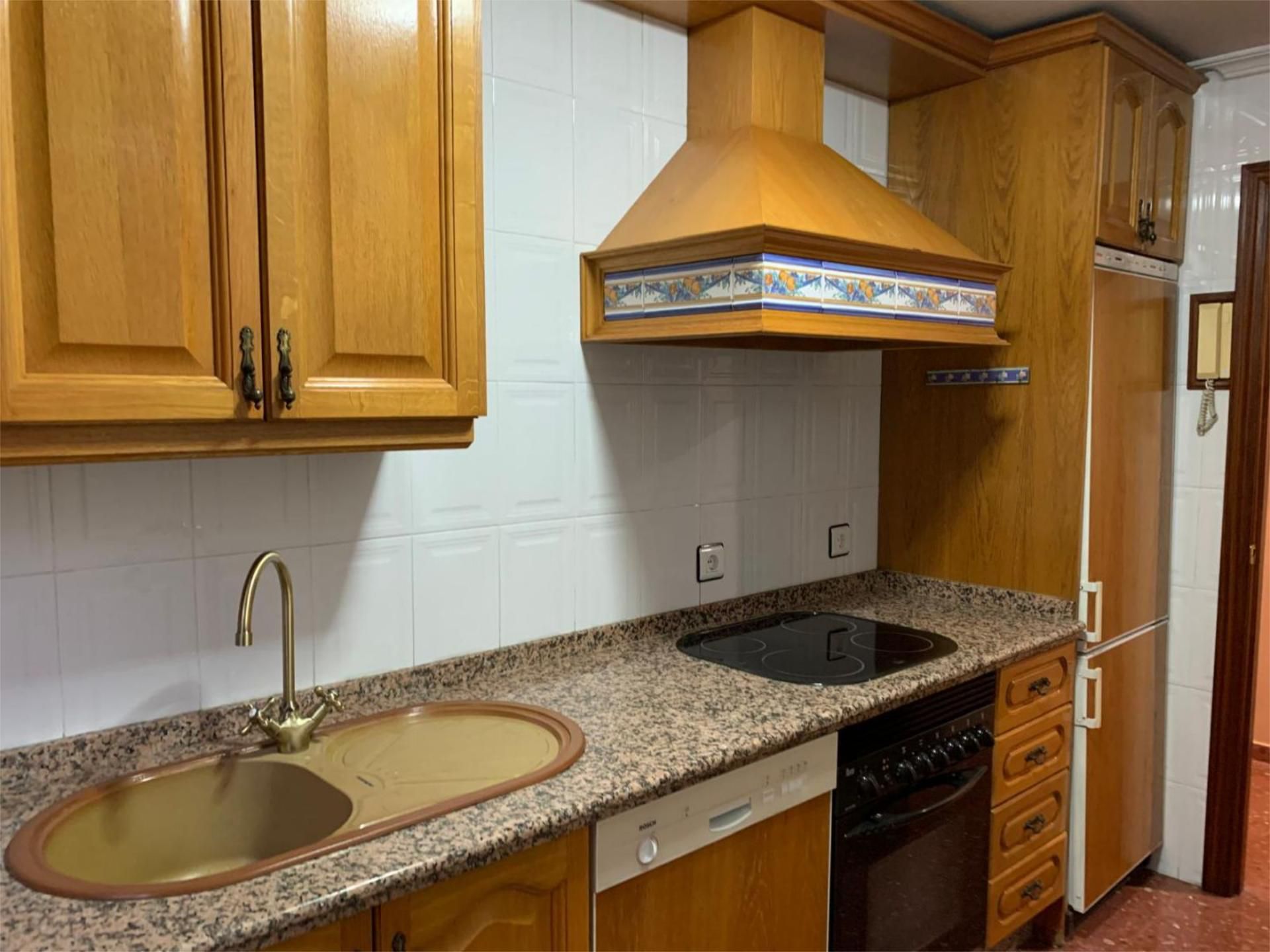 Kitchen of Flat to rent in  Sevilla Capital  with Air Conditioner, Swimming Pool and Furnished