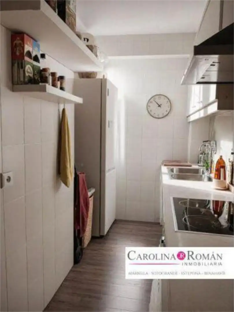 Piso en venta en Valdeolletas - Las Cancelas - Xarblanca Cocina de Piso en venta en Marbella con Terraza