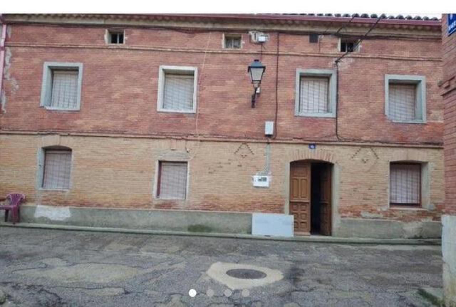 Vista exterior de Casa o xalet en venda en Itero del Castillo amb Jardí privat, Traster i Moblat