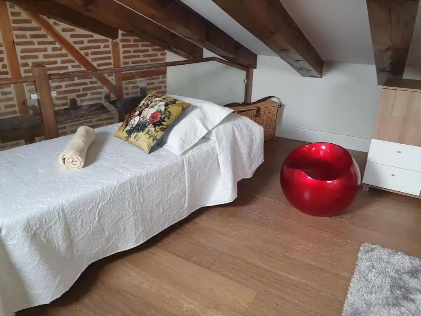 Habitación de Apartamento de alquiler en Aldeaseca de la Frontera con Aire acondicionado, Calefacción y Amueblado