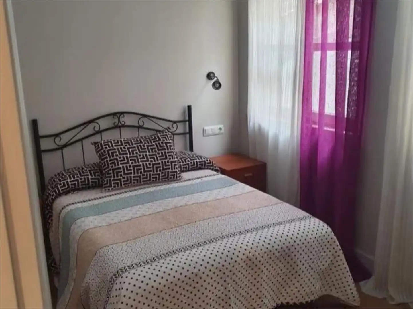 Habitación de Apartamento de alquiler en Aldeaseca de la Frontera con Aire acondicionado, Calefacción y Amueblado
