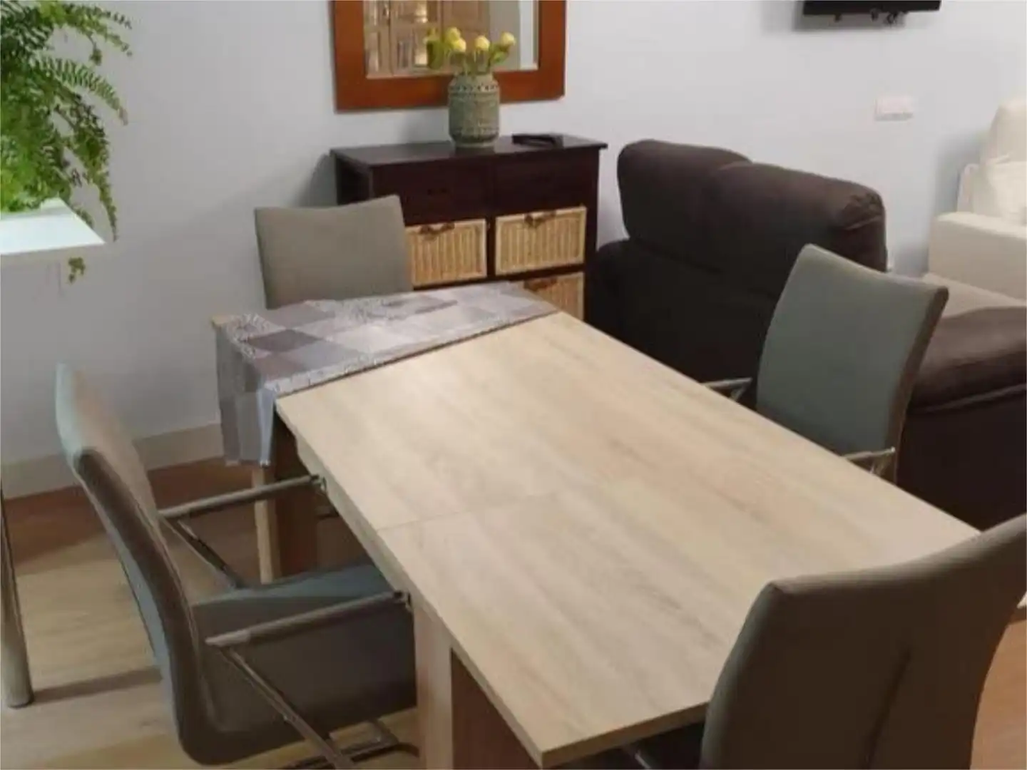 Comedor de Apartamento de alquiler en Aldeaseca de la Frontera con Aire acondicionado, Calefacción y Amueblado