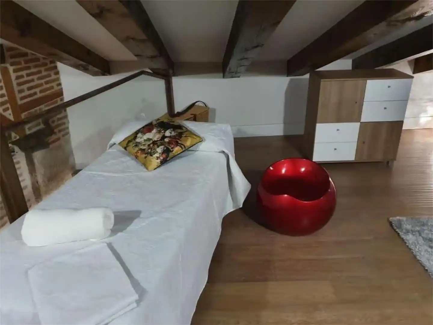 Habitación de Apartamento de alquiler en Aldeaseca de la Frontera con Aire acondicionado, Calefacción y Amueblado