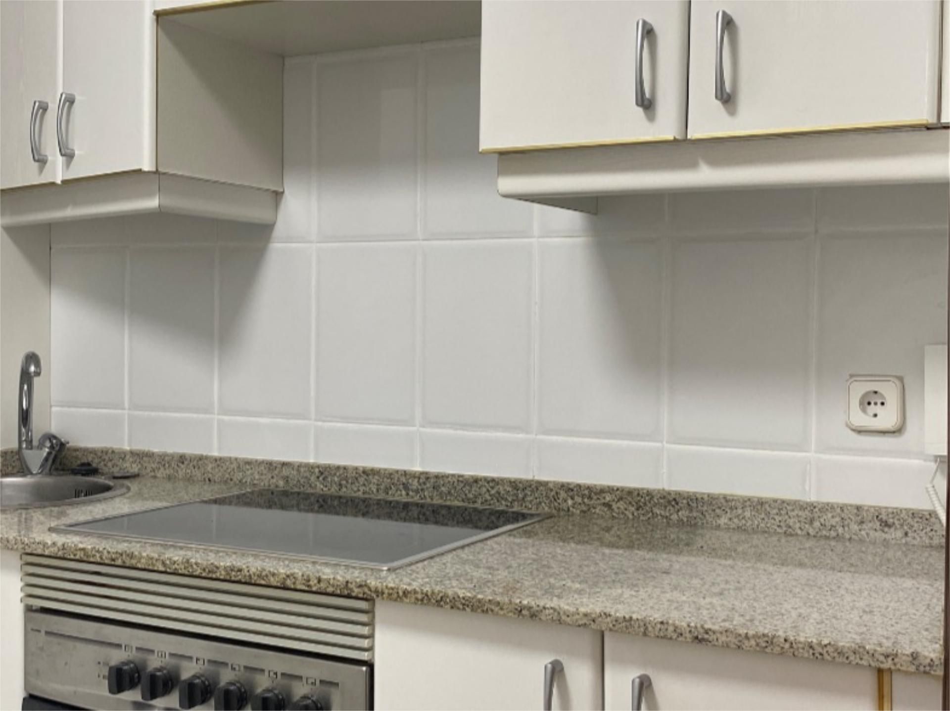 Flat to rent in Calle Covadonga, 36, Barrio del Centro Kitchen of Flat to rent in Gijón with Heating, Parquet flooring and Furnished