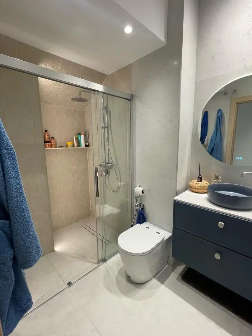 Room in Calle Agustina de Aragón, 71, La Salobreja Bathroom of Ground floor for share in Jaén with Air Conditioner, Heating and Furnished