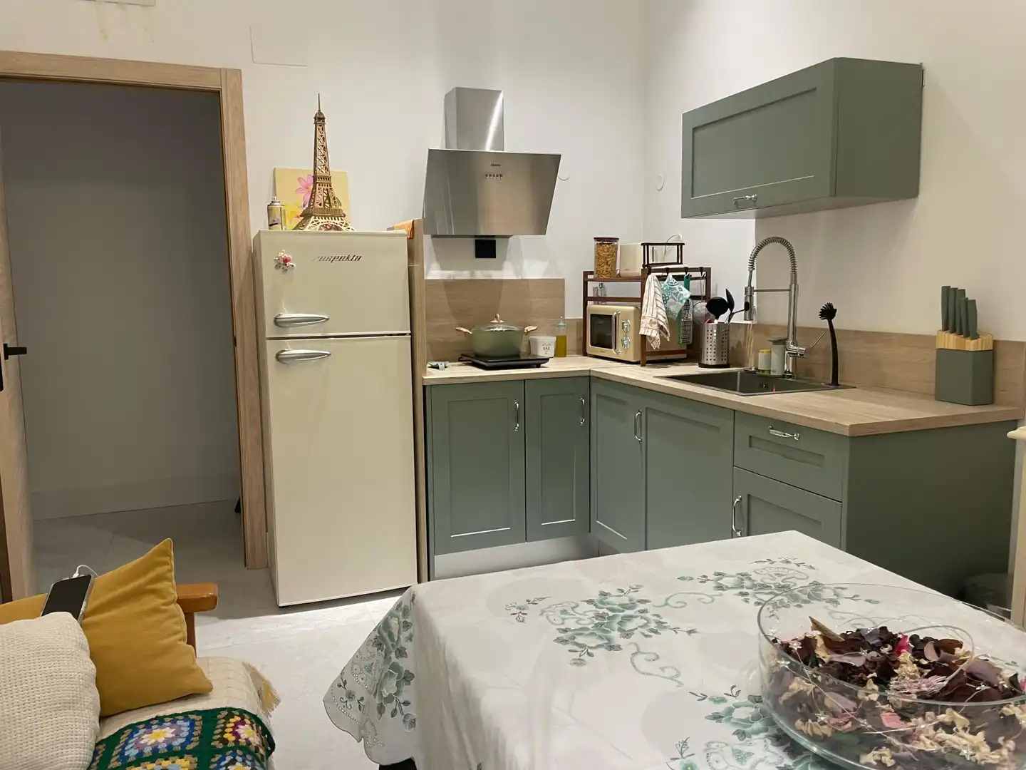 Room in Calle Agustina de Aragón, 71, La Salobreja Kitchen of Ground floor for share in Jaén with Air Conditioner, Heating and Furnished