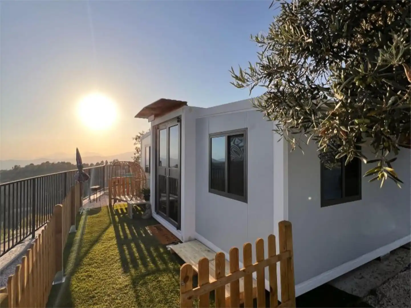 Flat for sale in Calle Alicante, San Pedro de Alcántara pueblo Exterior view of Flat for sale in Marbella with Private garden, Parquet flooring and Furnished